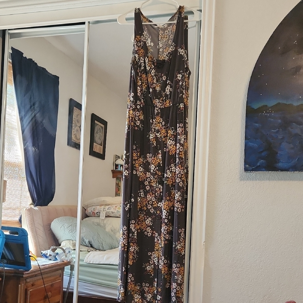 Chic Floral Sleeveless Maxi Dress